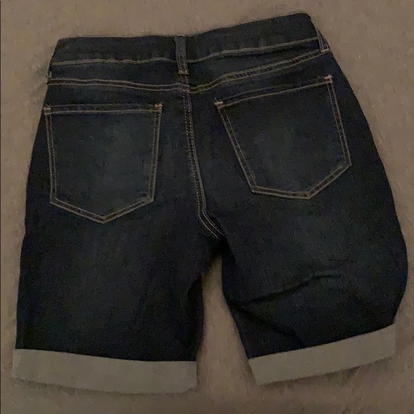 Bermuda Shorts - Picture 2 of 3